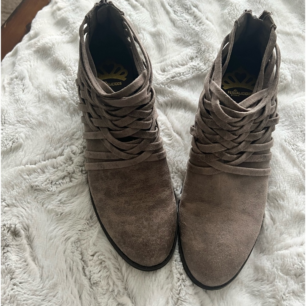 Ankle suede booties with heel